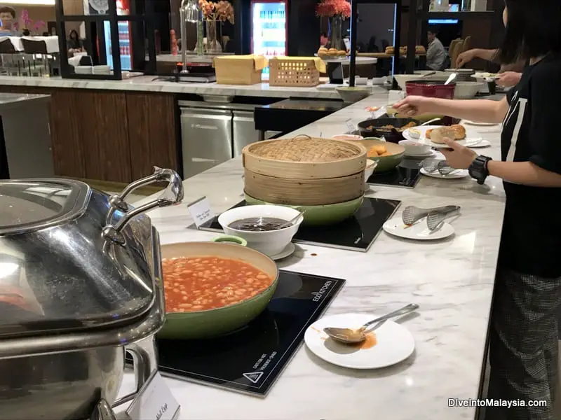 MAS Golden Lounge KLIA food buffet