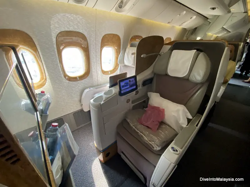 Boeing 777-300ER business class seats Emirates