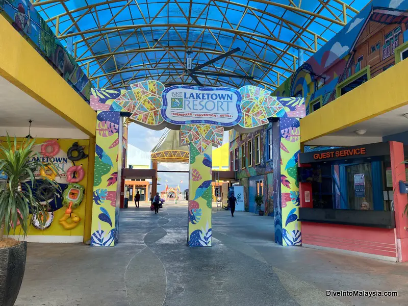 Bukit Merah Laketown Resort entrance