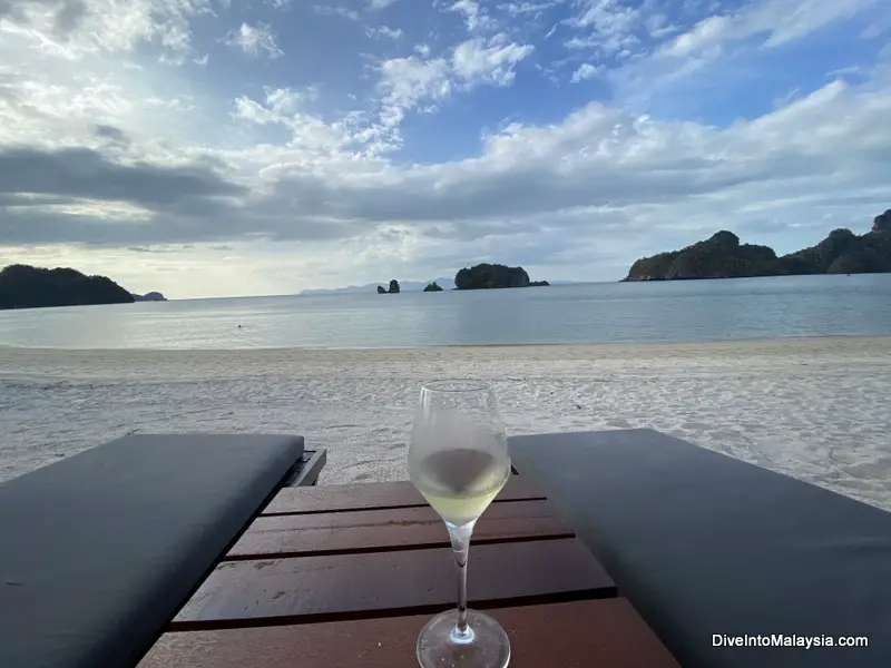 Happy hour drink at Tanjung Rhu beach