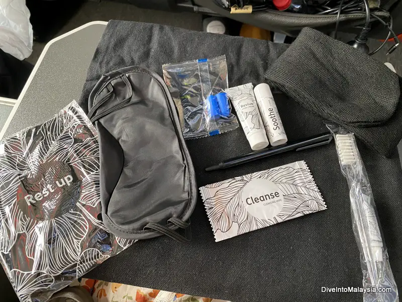 The Jetstar business class “comfort pack”