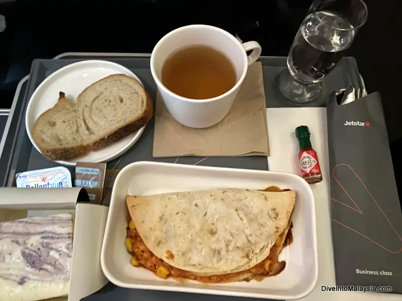 My meal in Jetstar Business Class - Dinner