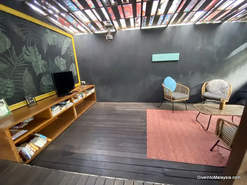 Sepilok Forest Edge Resort reading area